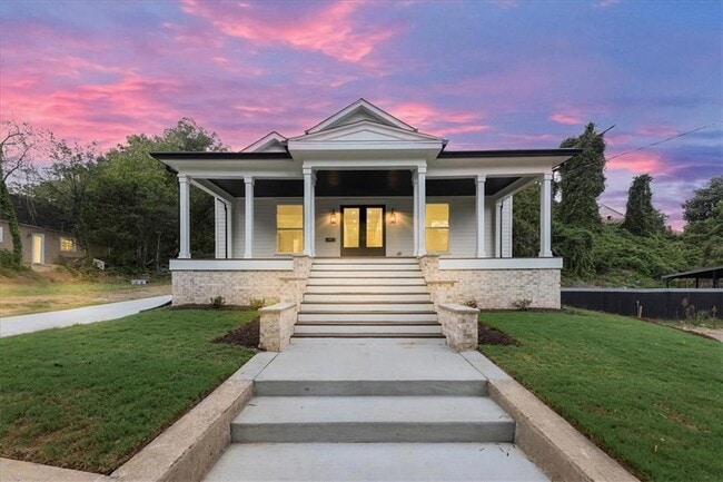 property at 212 S Broad St SW