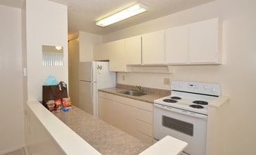 Coronado Springs in Seattle, WA - Building Photo - Building Photo