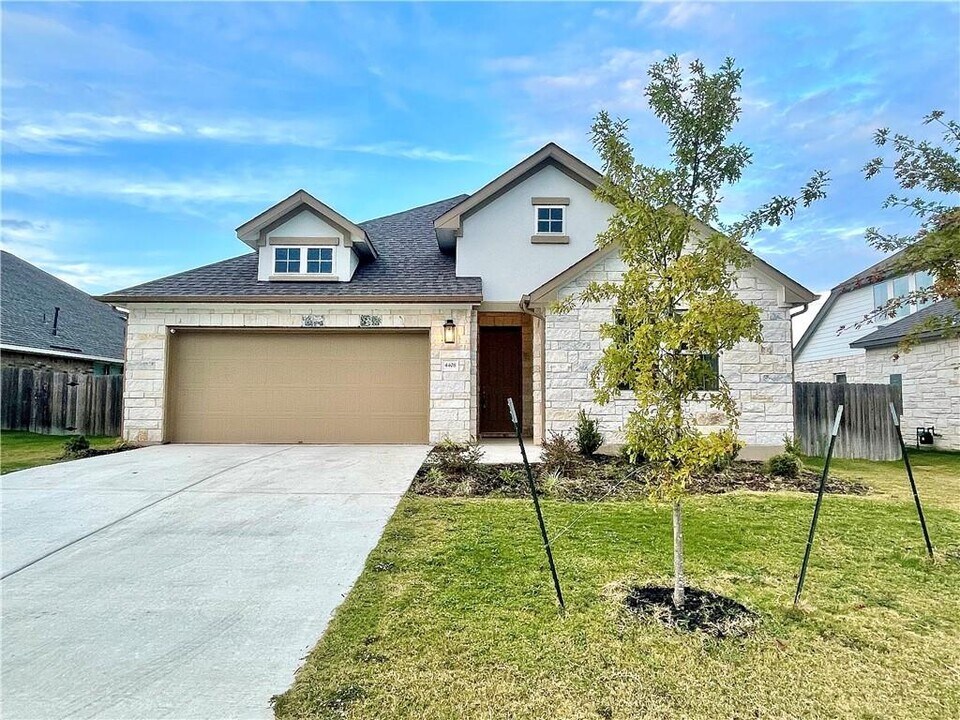 4408 Oryx Ln in Pflugerville, TX - Building Photo