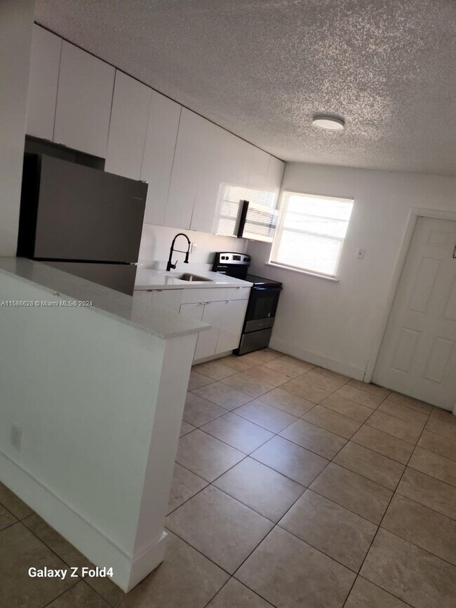 711 14th St-Unit -1 in West Palm Beach, FL - Building Photo - Building Photo