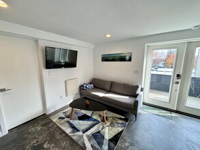 110 Erie Ave, Unit B in Seattle, WA - Foto de edificio - Building Photo