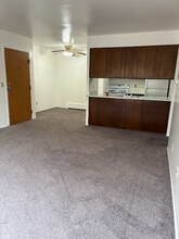 695 Capital Ave NE in Battle Creek, MI - Building Photo - Building Photo