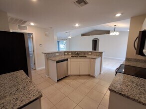 6142 Hester Ave in Ft. Myers, FL - Building Photo - Building Photo