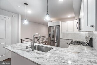 2141 Christian St in Philadelphia, PA - Building Photo - Building Photo