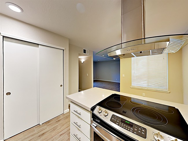 2522 T St-Unit -Apt 7 in Sacramento, CA - Building Photo - Building Photo
