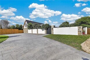 12303 Lakeview Dr in Edinburg, TX - Building Photo