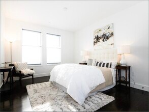 2 W Sixth St in Boston, MA - Building Photo - Building Photo