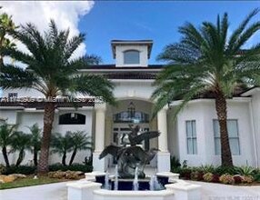 3245 NE 184th St, Unit # 13201 in North Miami Beach, FL - Building Photo - Building Photo