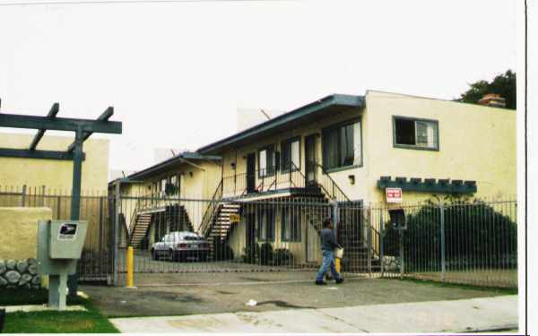 4001-4005 Franklin Ave in Fullerton, CA - Foto de edificio - Building Photo