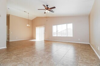 9015 W Roanoke Ave in Phoenix, AZ - Building Photo - Building Photo