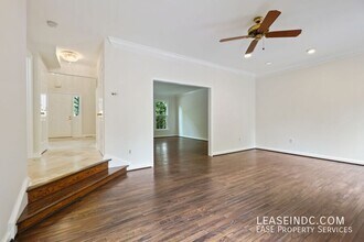 3204 Ellicott St NW in Washington, DC - Building Photo - Building Photo