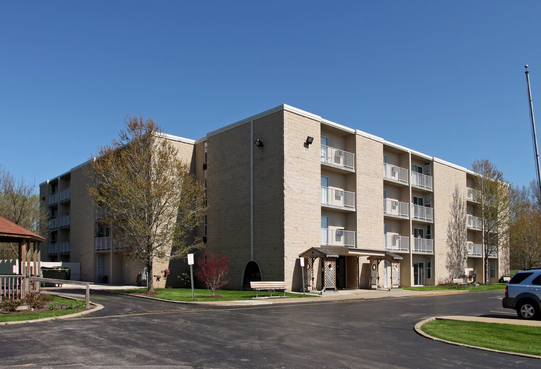 Gran Signora Manor in Ashtabula, OH - Building Photo