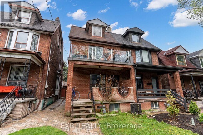 303 Grace St in Toronto, ON - Building Photo - Building Photo