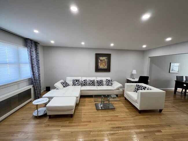 12 COLLEGE St in Jersey City, NJ - Building Photo - Building Photo