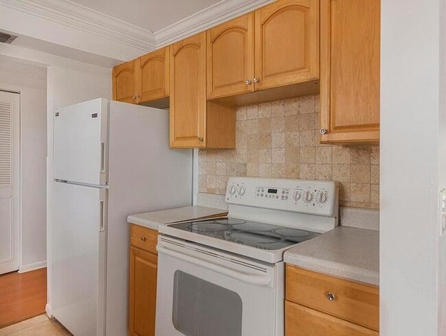 4 Golfs Edge, Unit E in West Palm Beach, FL - Building Photo - Building Photo