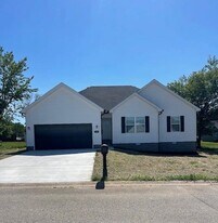 144 Hillridge Ct in Bowling Green, KY - Building Photo