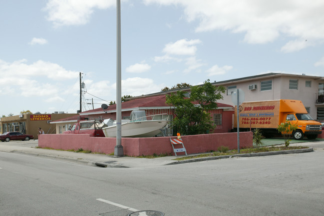 Hialeah Park Apartments in Hialeah, FL - Building Photo - Building Photo