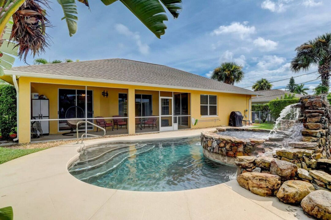 4200 29th Pl SW in Naples, FL - Building Photo