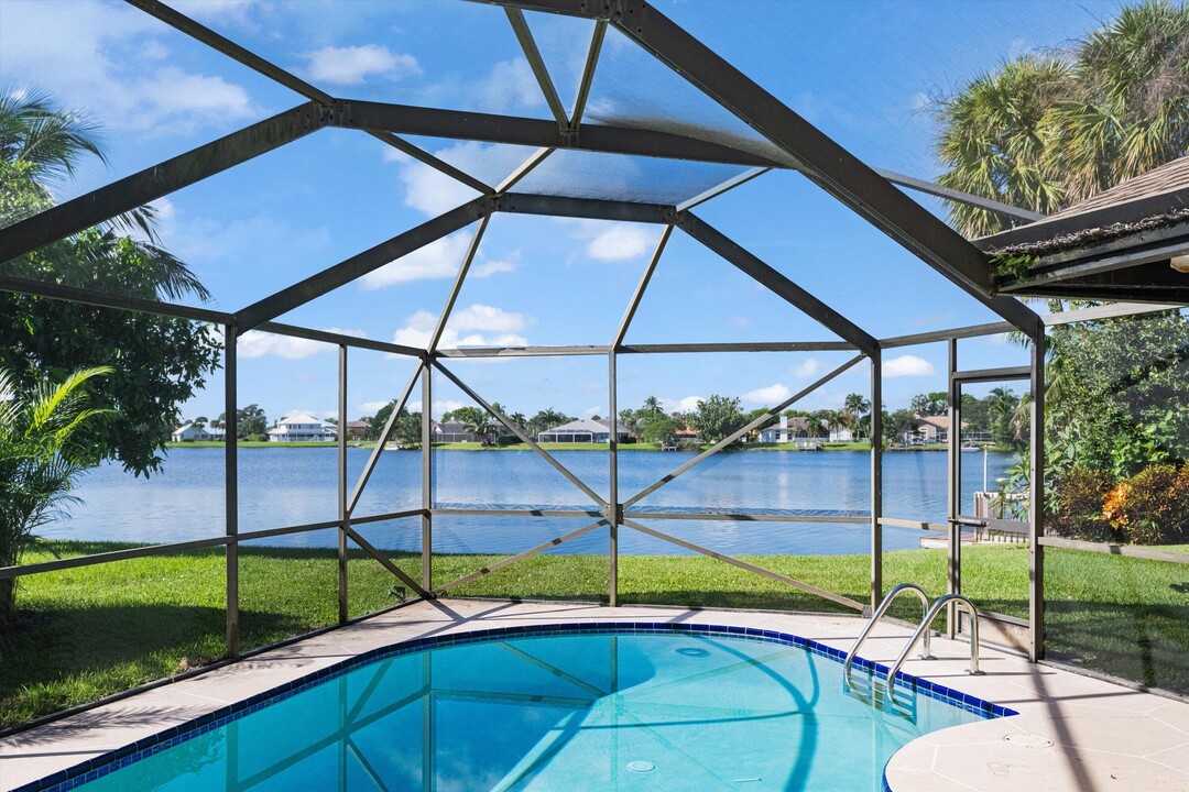 1773 Wiltshire Village Dr in Wellington, FL - Building Photo