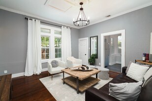 1002 W Mulberry Ave in San Antonio, TX - Building Photo