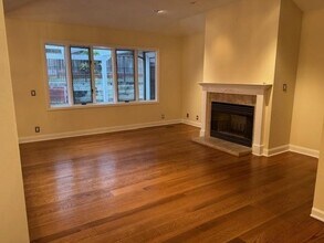 167 Springdale Way in Emerald Hills, CA - Building Photo - Building Photo