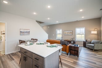 Gateway Court Townhomes in Shakopee, MN - Building Photo - Interior Photo