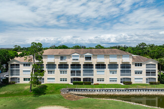 The Fairways at Emerald Greens in Naples, FL - Foto de edificio - Building Photo