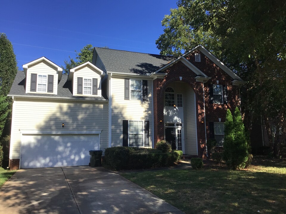 2644 Windsor Chase Dr in Matthews, NC - Building Photo