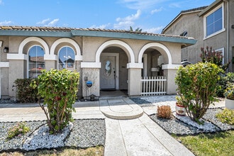 8736 Glacier Point Dr in Stockton, CA - Foto de edificio - Building Photo
