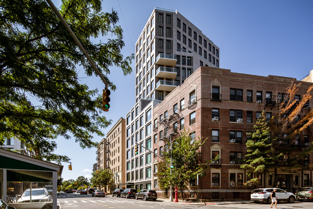 856 Washington Ave in Brooklyn, NY - Building Photo