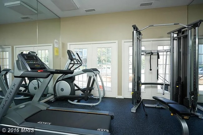 20417 Riverbend Square in Cascades, VA - Building Photo - Building Photo