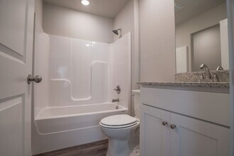 684 N Honey Locust Bnd in Fayetteville, AR - Building Photo - Building Photo