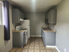 1908 Clinton St in Aurora, CO - Building Photo - Building Photo