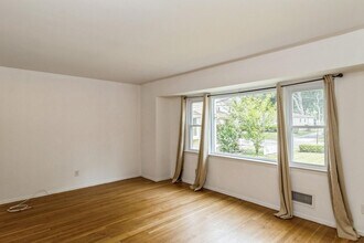 22 Central St in Huntington, NY - Building Photo - Building Photo
