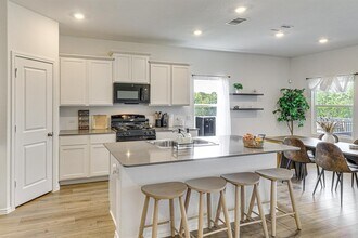 10701 Steinbeck Dr in Austin, TX - Building Photo - Building Photo