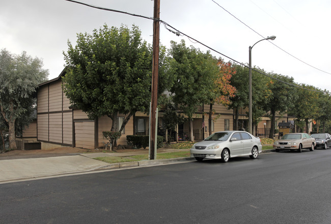 126-128 W Electric Ave in La Habra, CA - Building Photo - Building Photo