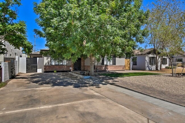 2253 N 16th Ave in Phoenix, AZ - Building Photo - Building Photo