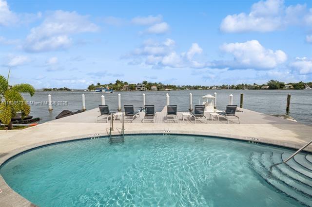 property at 405 N Hibiscus Dr
