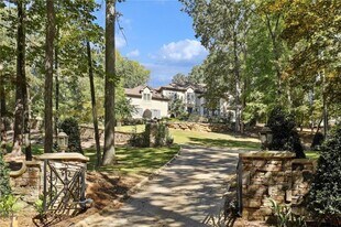 1965 W Wesley Rd NW in Atlanta, GA - Building Photo