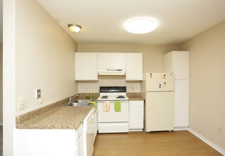 Cambridge Apartments in Baton Rouge, LA - Building Photo - Interior Photo
