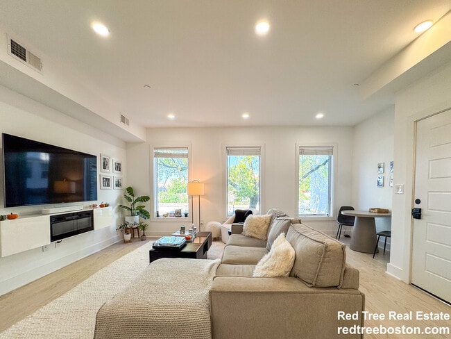 231 Maverick St in Boston, MA - Foto de edificio - Building Photo