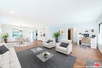 10524 Bloomfield St in Los Angeles, CA - Building Photo - Building Photo