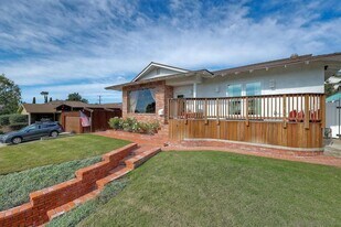 1166 Agate St in San Diego, CA - Building Photo