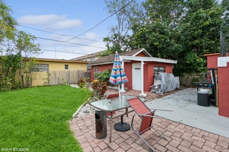 921 N 19th Ave, Unit 1 in Hollywood, FL - Foto de edificio - Building Photo