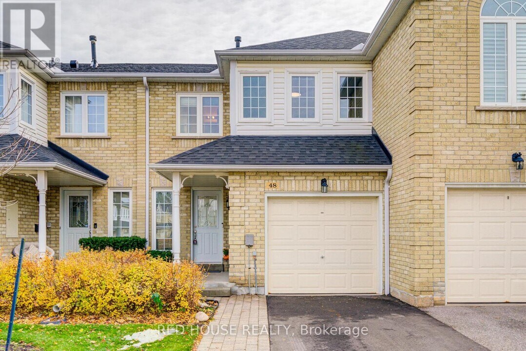 48 Heathcliffe Square in Brampton, ON - Building Photo