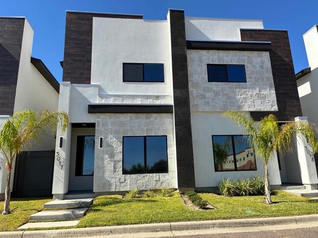 property at 8218 Casa Verde Rd