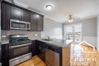 2346 W Grand Ave in Chicago, IL - Building Photo - Building Photo