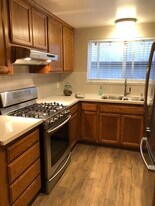 828 Bayview Dr, Unit 828 Bayview in Hermosa Beach, CA - Building Photo