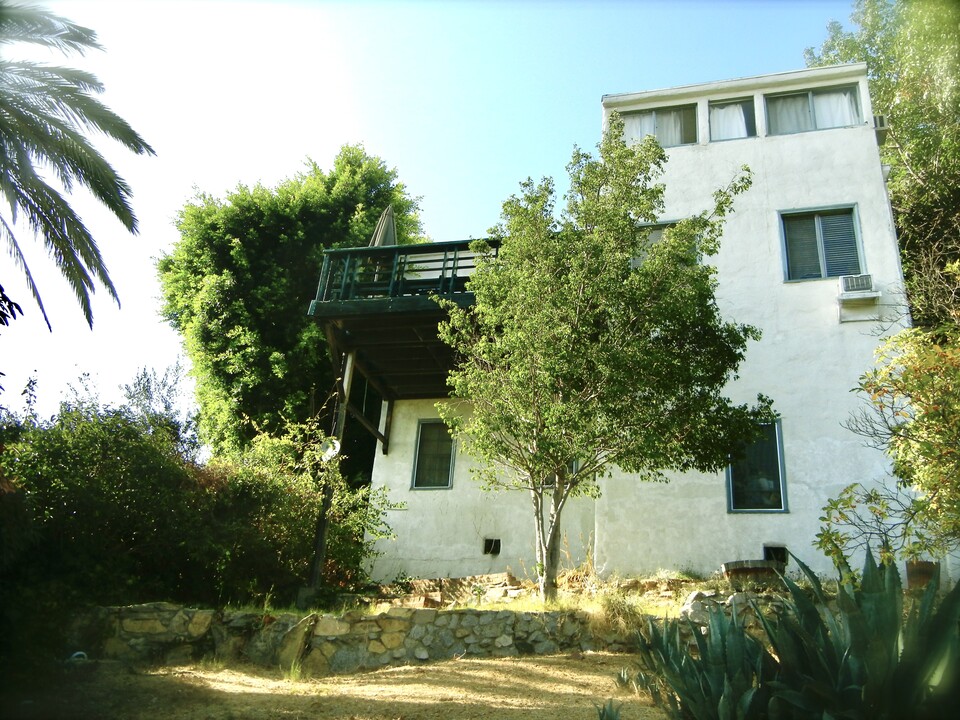 1744 Webster Ave in Los Angeles, CA - Building Photo