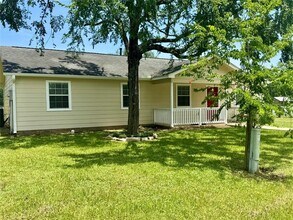 1592 Dr Martin Luther King Jr Dr in Montgomery, TX - Building Photo - Building Photo